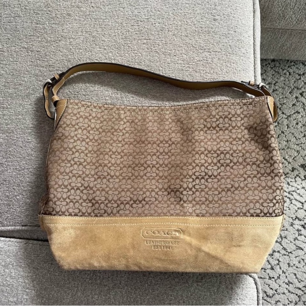 Coach shoulder bag in tan